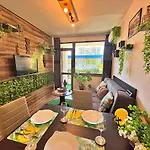 Διαμέρισμα Urban Botanical 2br