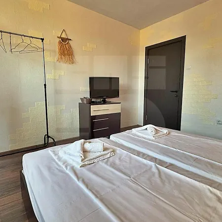 Urban Botanical 2br Varna