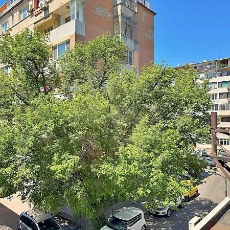Urban Botanical 2br *